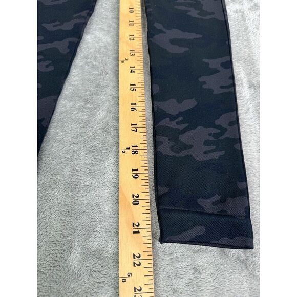 Spanx Look At Me Now Seamless Leggings Women's Size XS Gray Camo - Picture 7 of 7